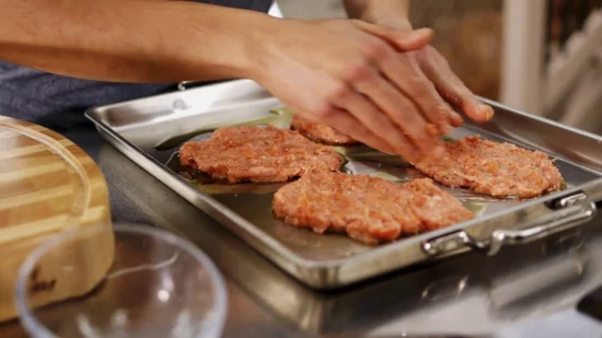 Hamburger de dinde trois étages à la sauce club