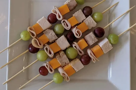 Turkey breast skewers with turkey ham and fruits